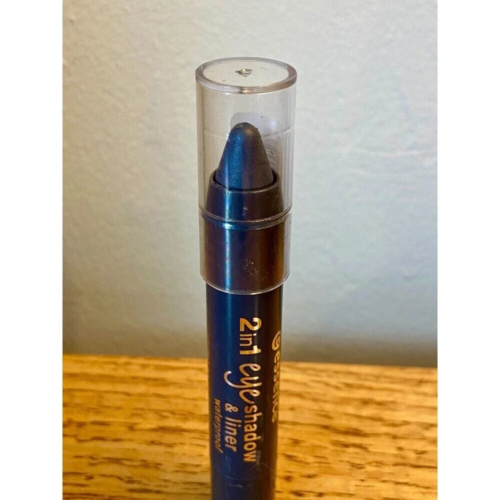 ESSENCE 2 IN 1 EYESHADOW &LINER WATERPROOF #05 Im Blue Rare Crayon